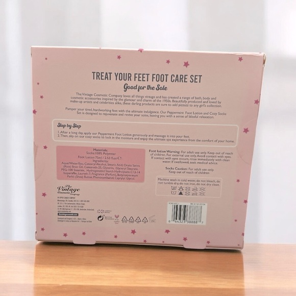 The Vintage Cosmetic Company Treat Your Feet Set | Peppermint Foot Care set - Picture 2 of 3